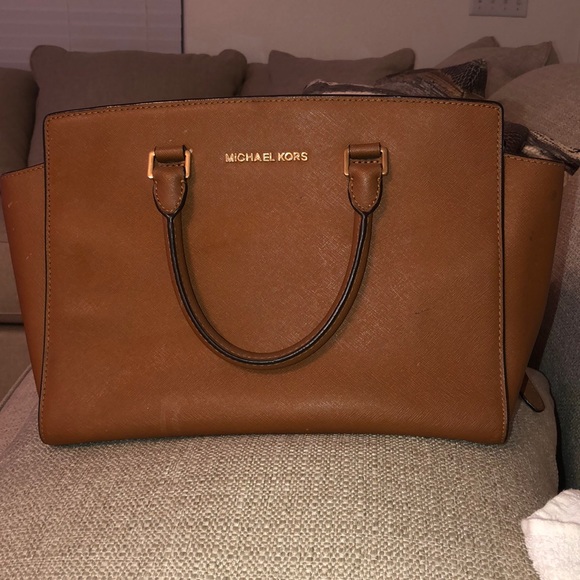 Michael Kors Handbags - MK crossbody